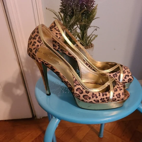 Gold and leopard slight platform heels 7.5 hp 🔥🔥😋 - Picture 2 of 6